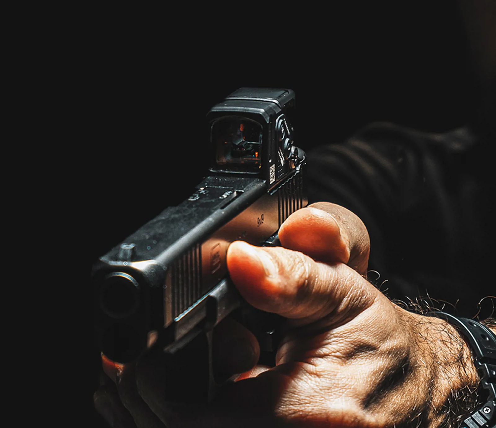 Picture of the COA red dot sight mounted on a Glock pistol