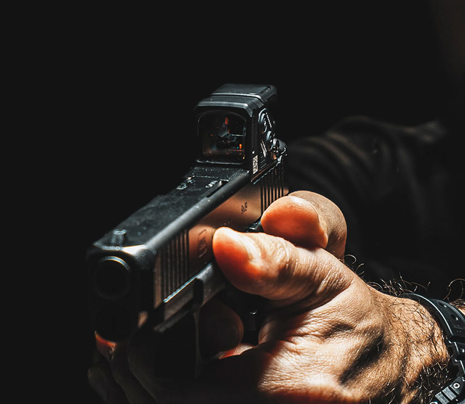 Picture of the COA red dot sight mounted on a Glock pistol